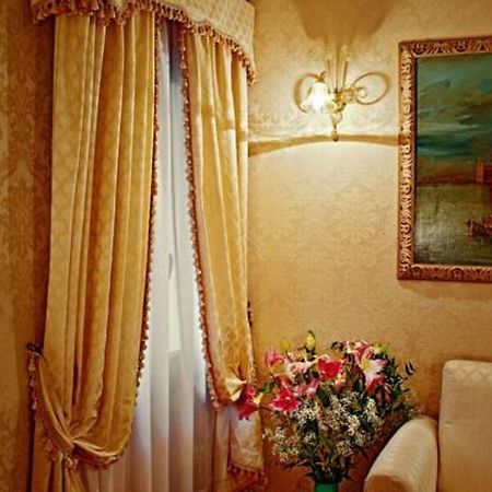 Guest House La Chicca Венеция Экстерьер фото