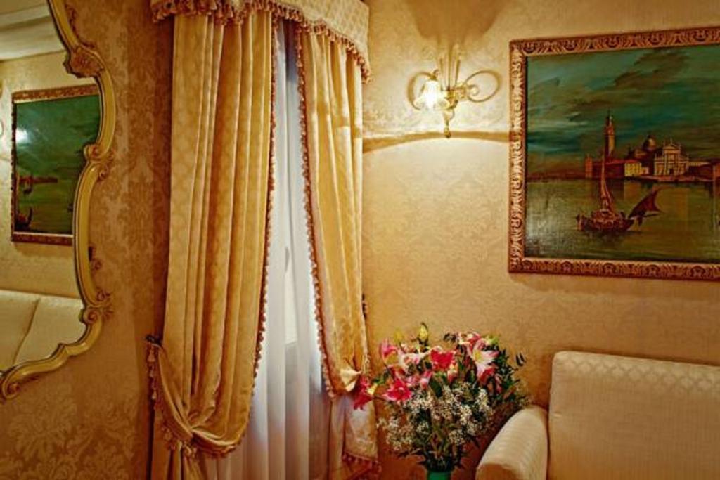Guest House La Chicca Венеция Экстерьер фото